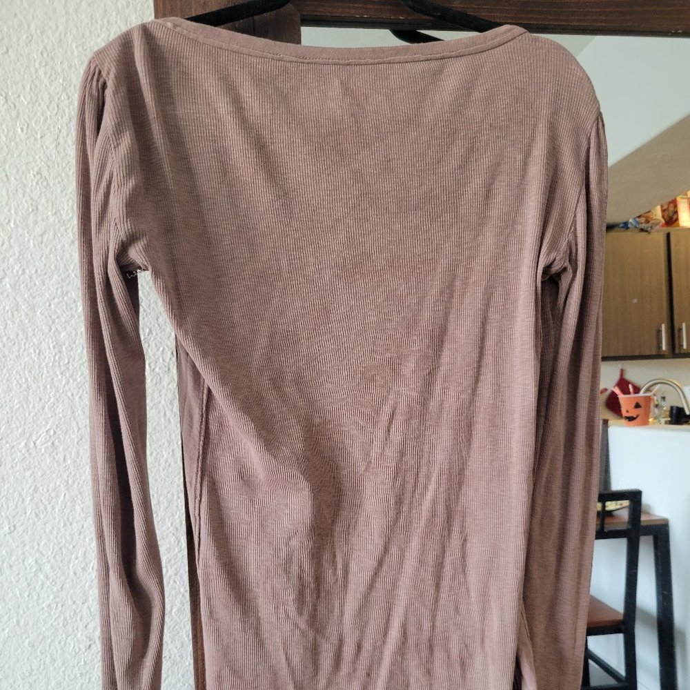 Calvin Klein l Tan Long-Sleeve Top in L - Picture 4 of 4
